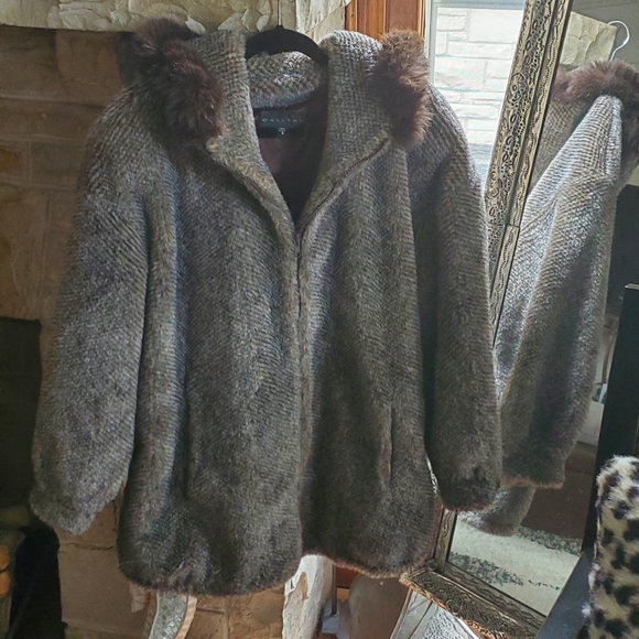 Gallery faux fur snake hooded bomber jacket woman's or unisex small - Picture 8 of 9